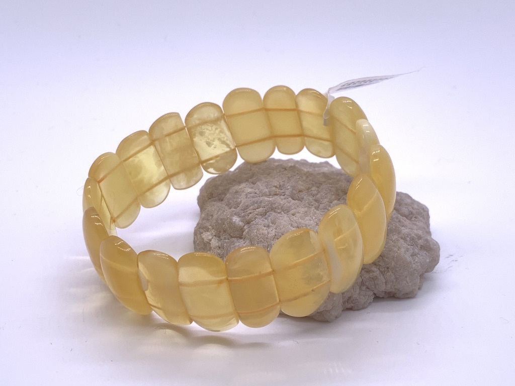 K17 - 俄料蜜蠟25x11 mm 手排