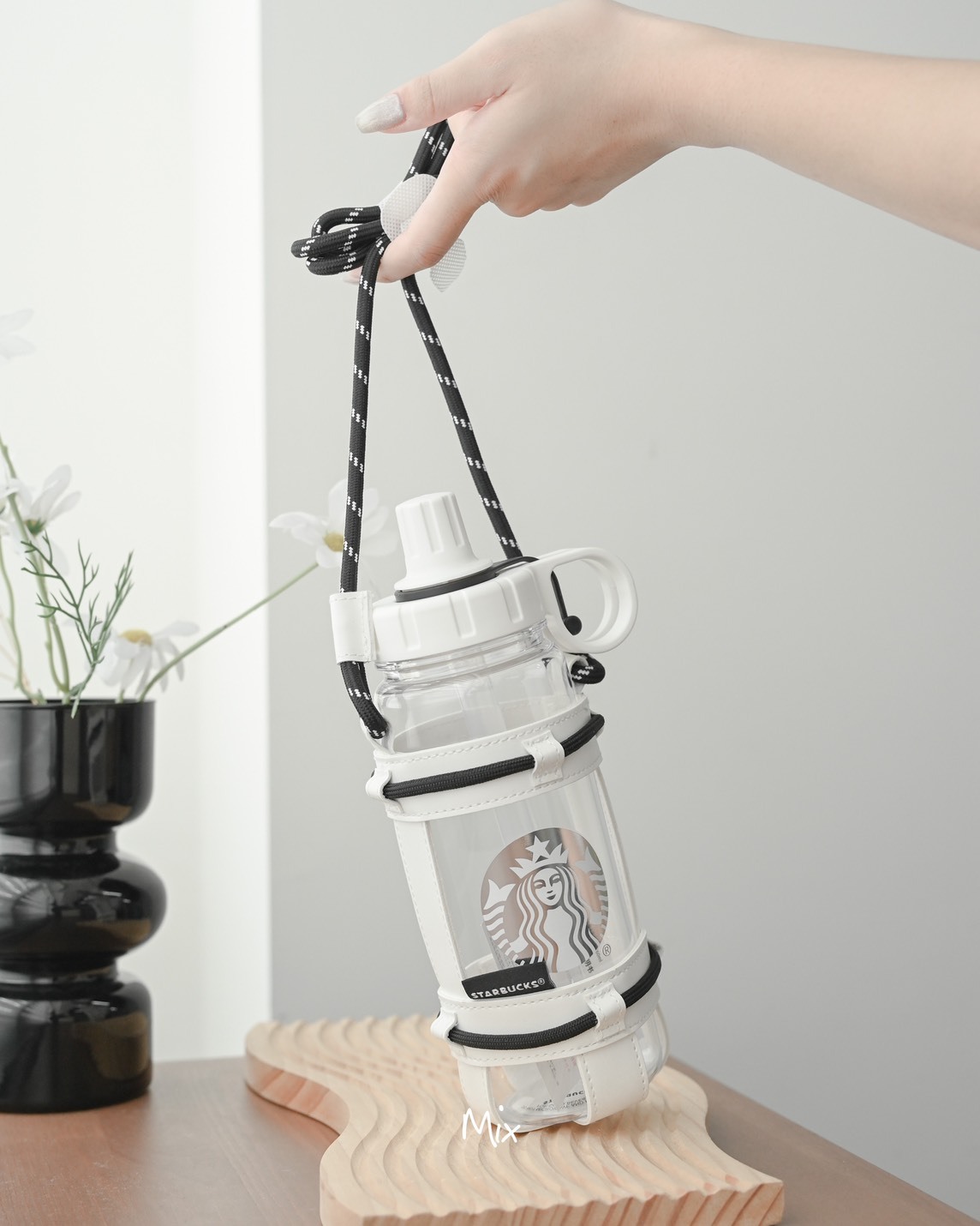 iSNEAKERS｜STARBUCKS 星巴克 運動背袋冷水壺 760ml 黑白款