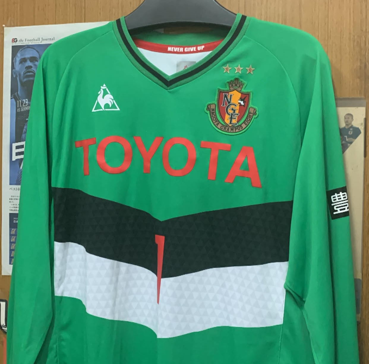 2011 Nagoya Grampus Goalkeeper Shirt with 1 NARAZAKI [Used, XO 80% New]