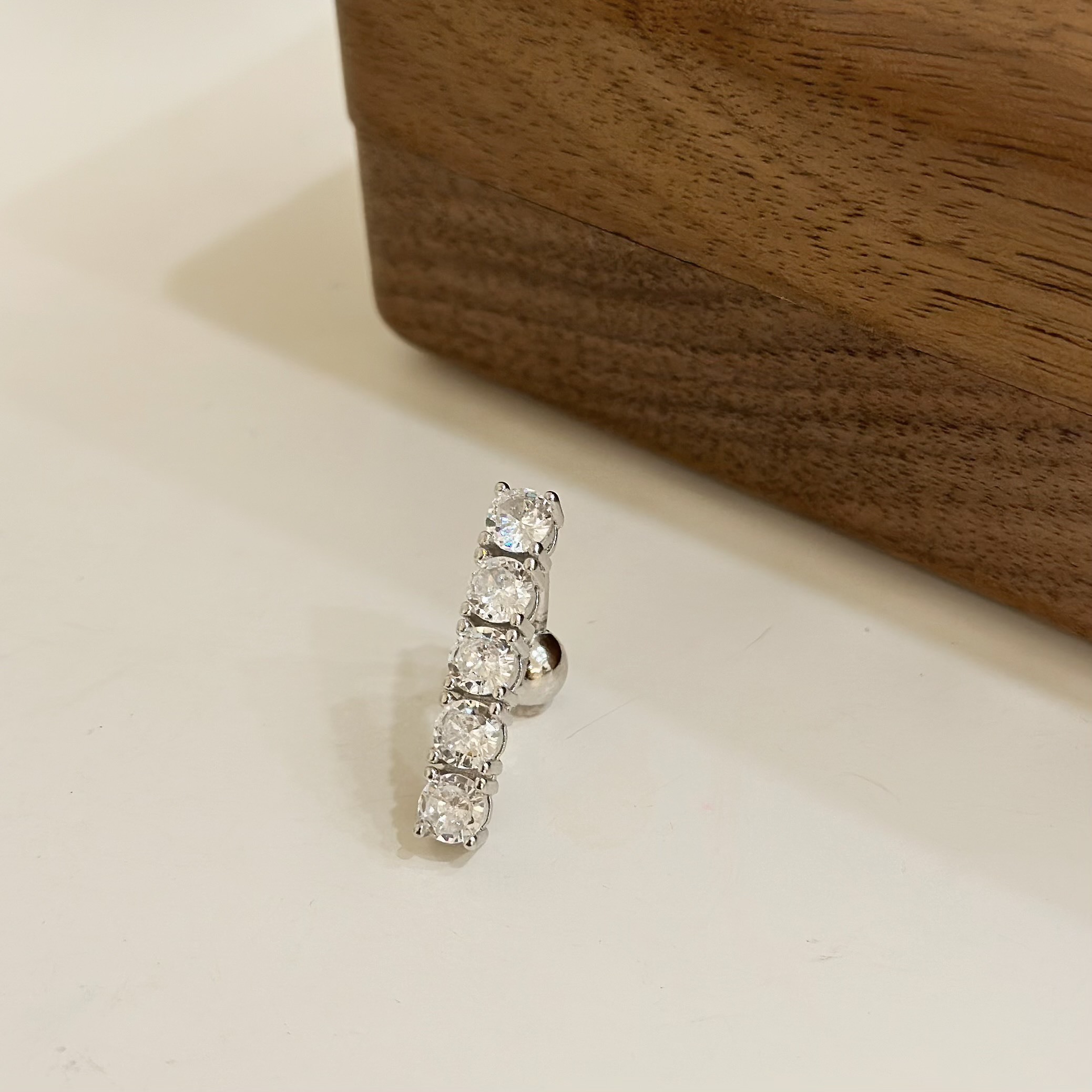 【純銀】一字排鑽倒掛肚環