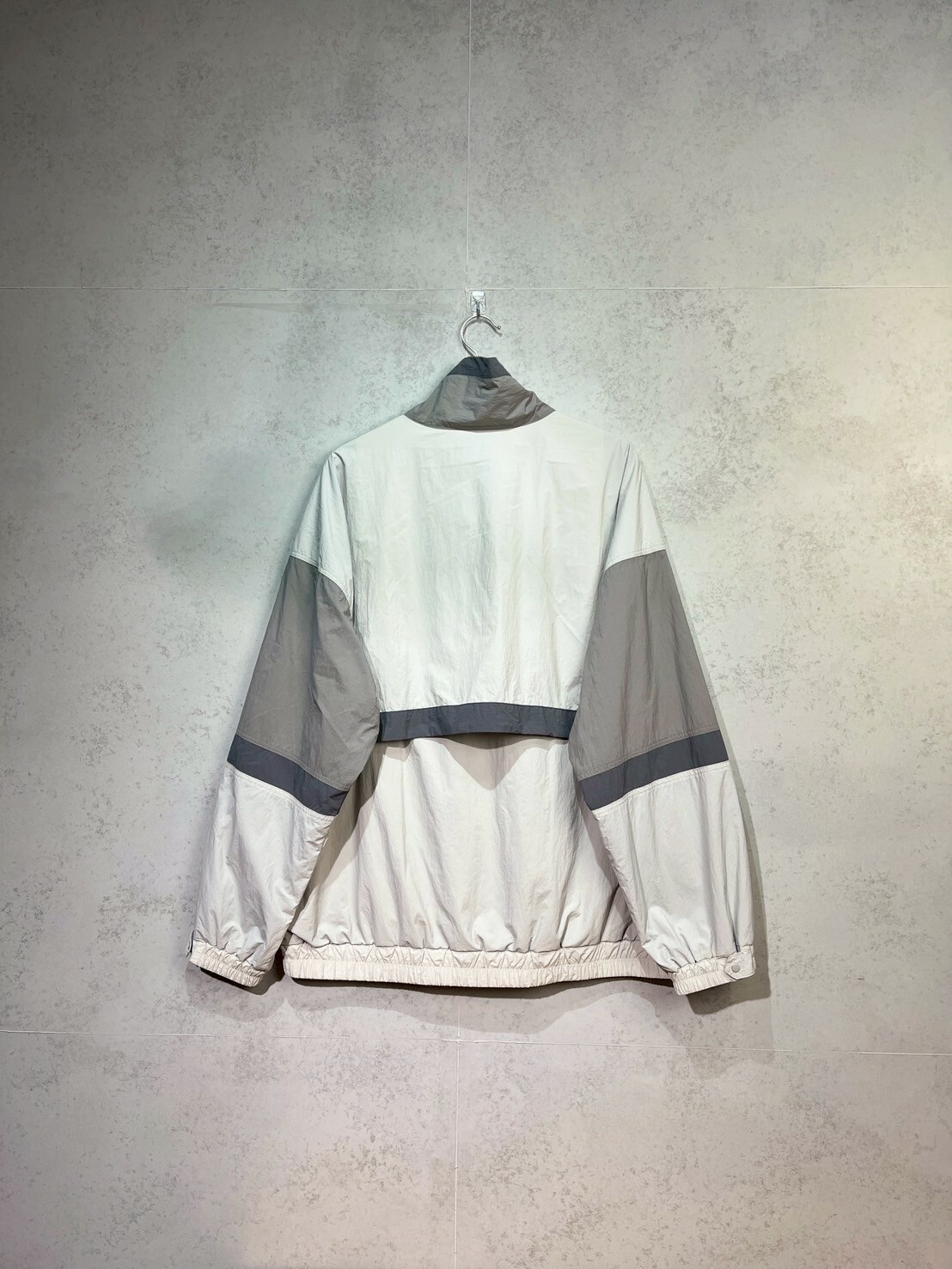 REMI RELIEF - Nylon Wind breaker SIZE L