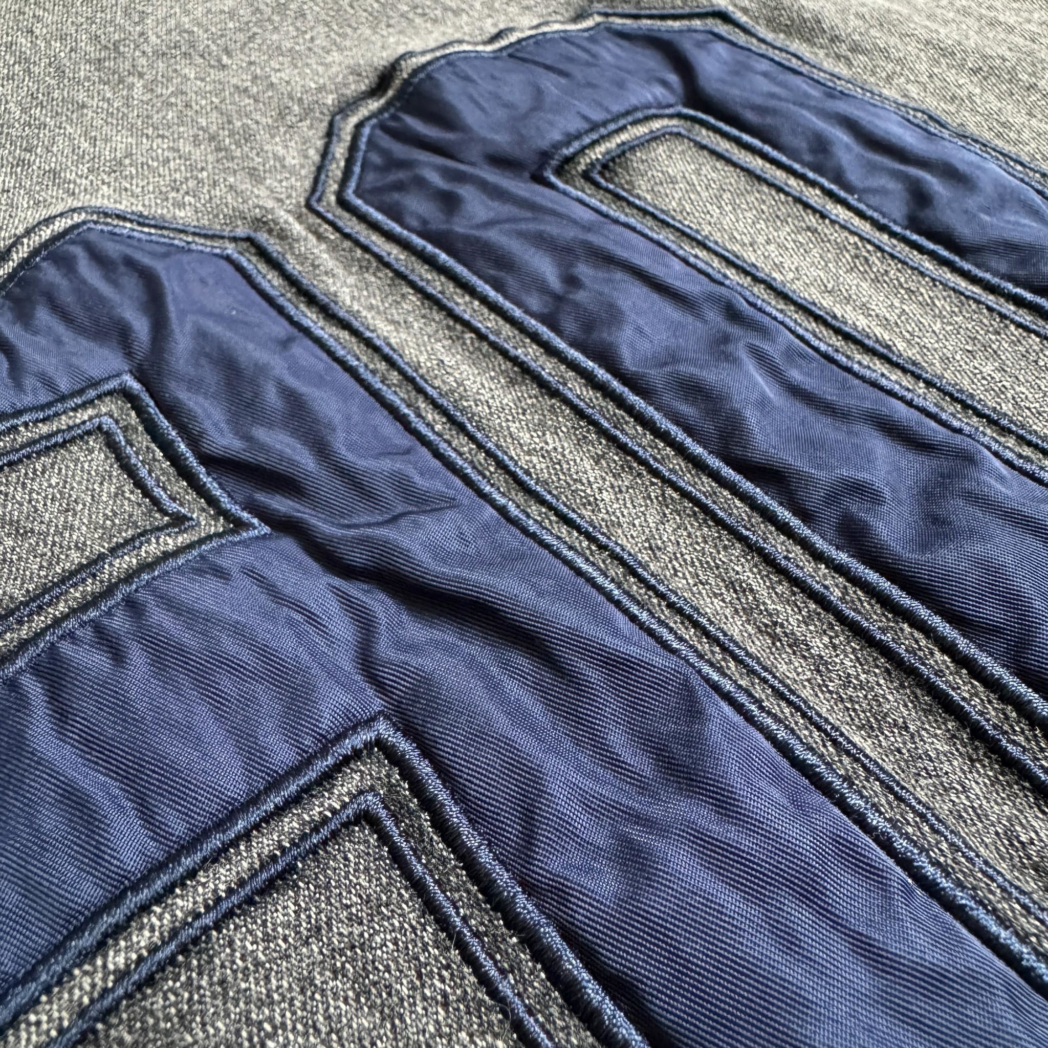 韓國短袖 GXKNFOMZ 拼布刺繡字母V領球衣 18880