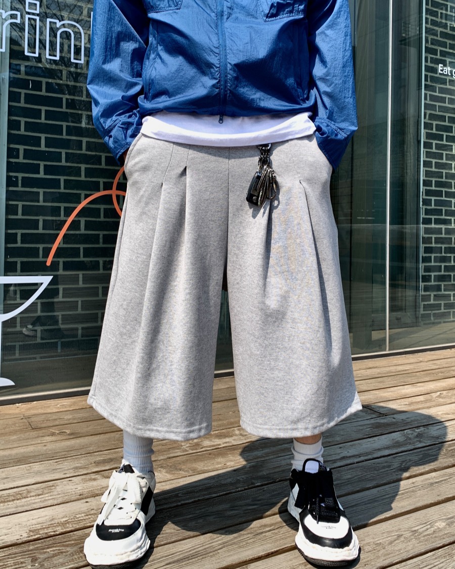 鬆緊腰雙褶設計闊腿寬鬆休閒七分褲