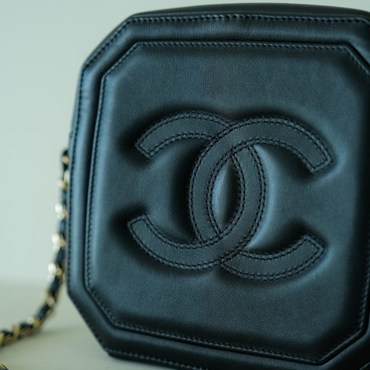 Chanel 黑色方糖包 雷標29開