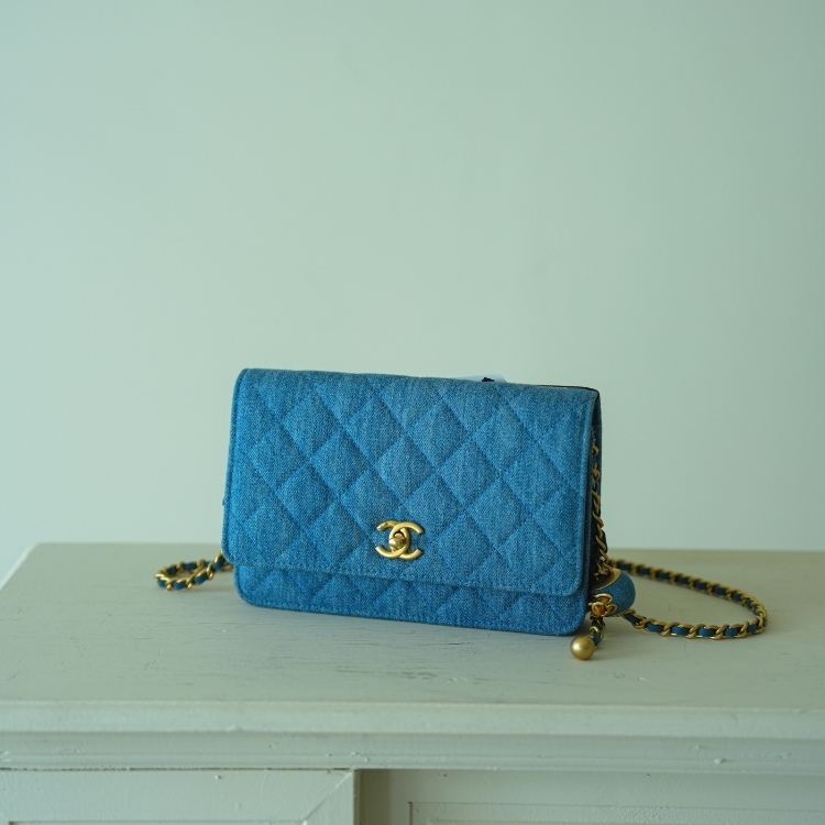 Chanel 藍色牛仔金球WOC