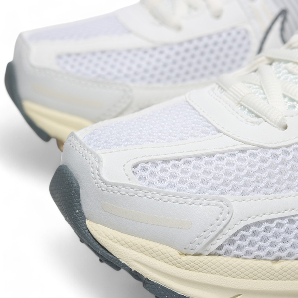 NIKE 慢跑鞋 W ZOOM VOMERO 5 米白咖 復古 女 FJ2028-101