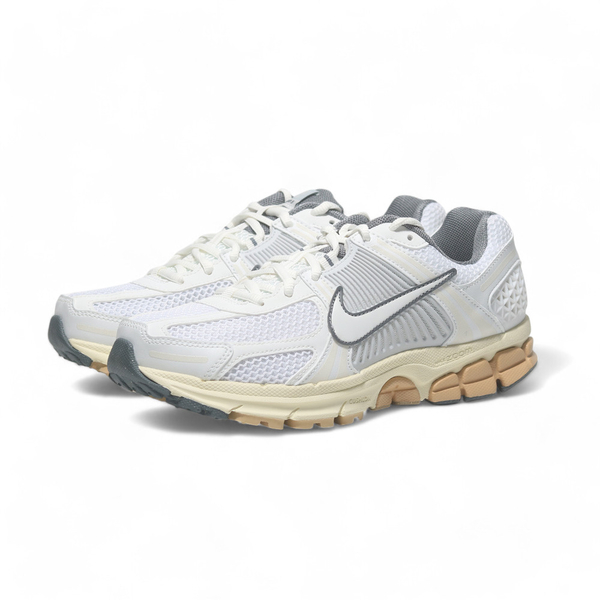 NIKE 慢跑鞋 W ZOOM VOMERO 5 米白咖 復古 女 FJ2028-101