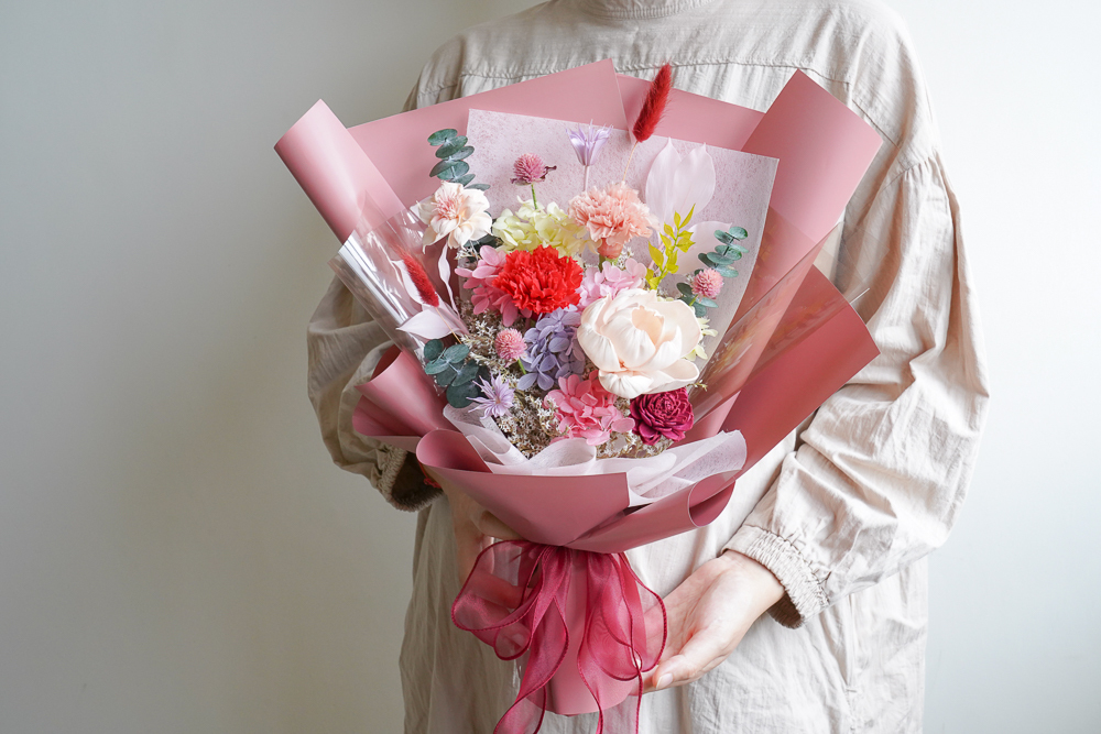 母親節康乃馨花束,康乃馨花束推薦台北,粉色康乃馨花束作品,台北母親節康乃馨永生花束推薦,台北喜歡生活乾燥花店