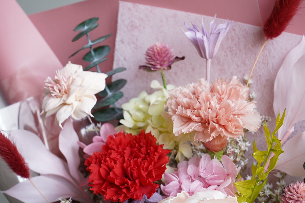 母親節康乃馨花束,康乃馨花束推薦台北,粉色康乃馨花束作品,台北母親節康乃馨永生花束推薦,台北喜歡生活乾燥花店,康乃馨特寫2