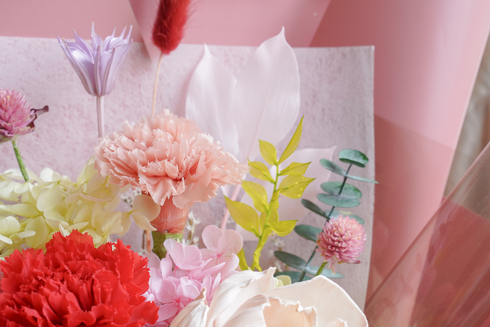 母親節康乃馨花束,康乃馨花束推薦台北,粉色康乃馨花束作品,台北母親節康乃馨永生花束推薦,台北喜歡生活乾燥花店,康乃馨特寫