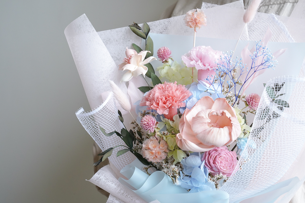 母親節康乃馨花束,康乃馨花束推薦台北,晨霧粉色康乃馨花束作品,台北母親節康乃馨永生花束推薦,台北喜歡生活乾燥花店,康乃馨特寫
