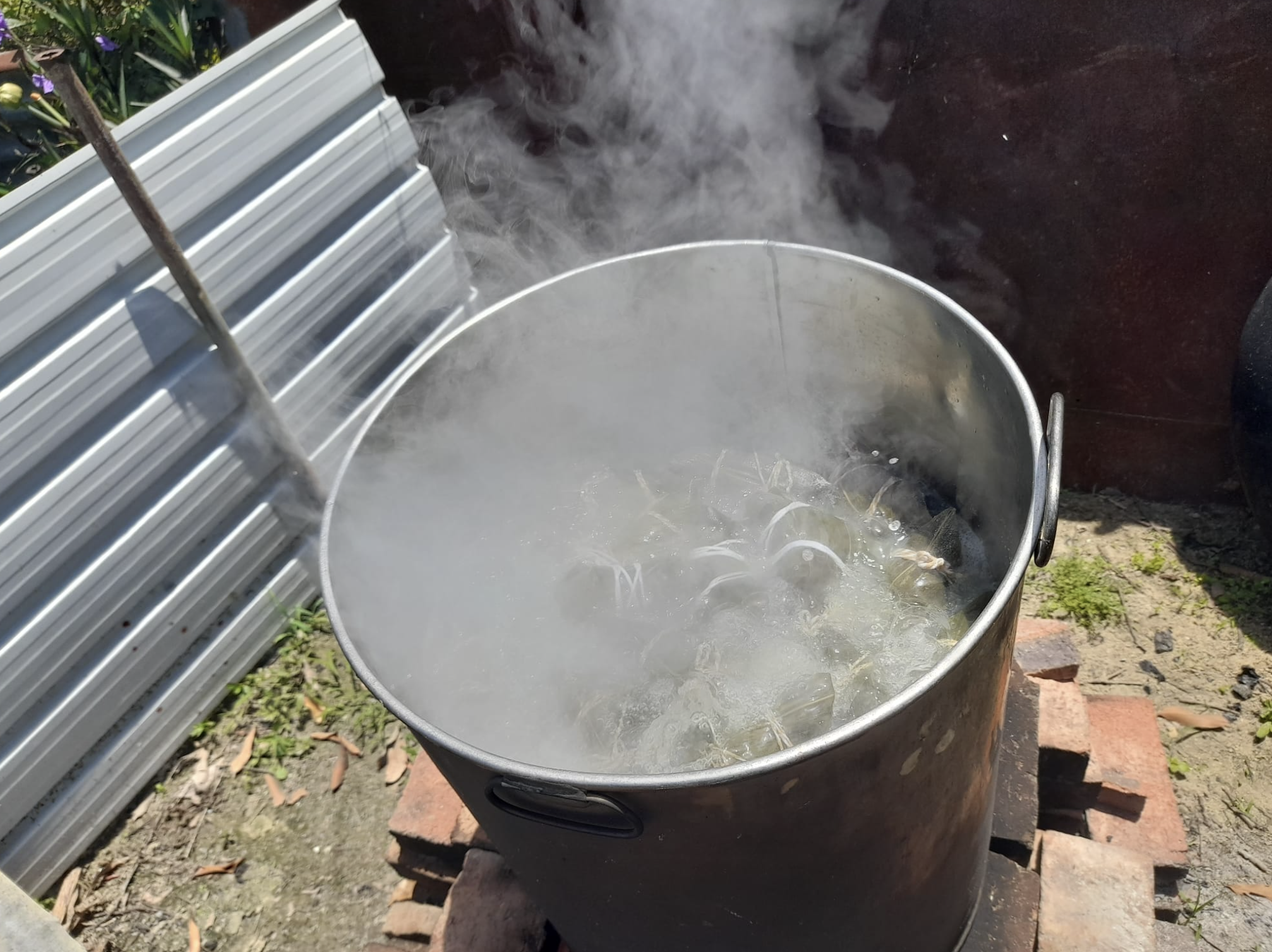 以傳統柴火烚糭，食落去的風味截然不同