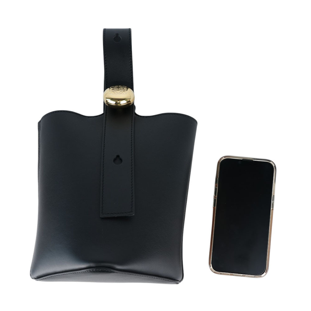【LOEWE】Anagram 圓釦光滑小牛皮迷你二用包/水桶包(黑色) AANBBBMX01 1100