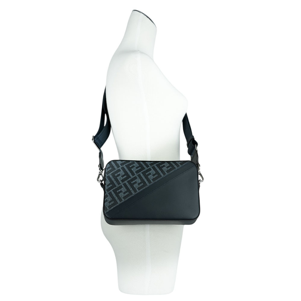 【FENDI】FF Logo 帆布拼牛皮相機斜背包(牛仔藍) 7M0286 ASIC F1O97