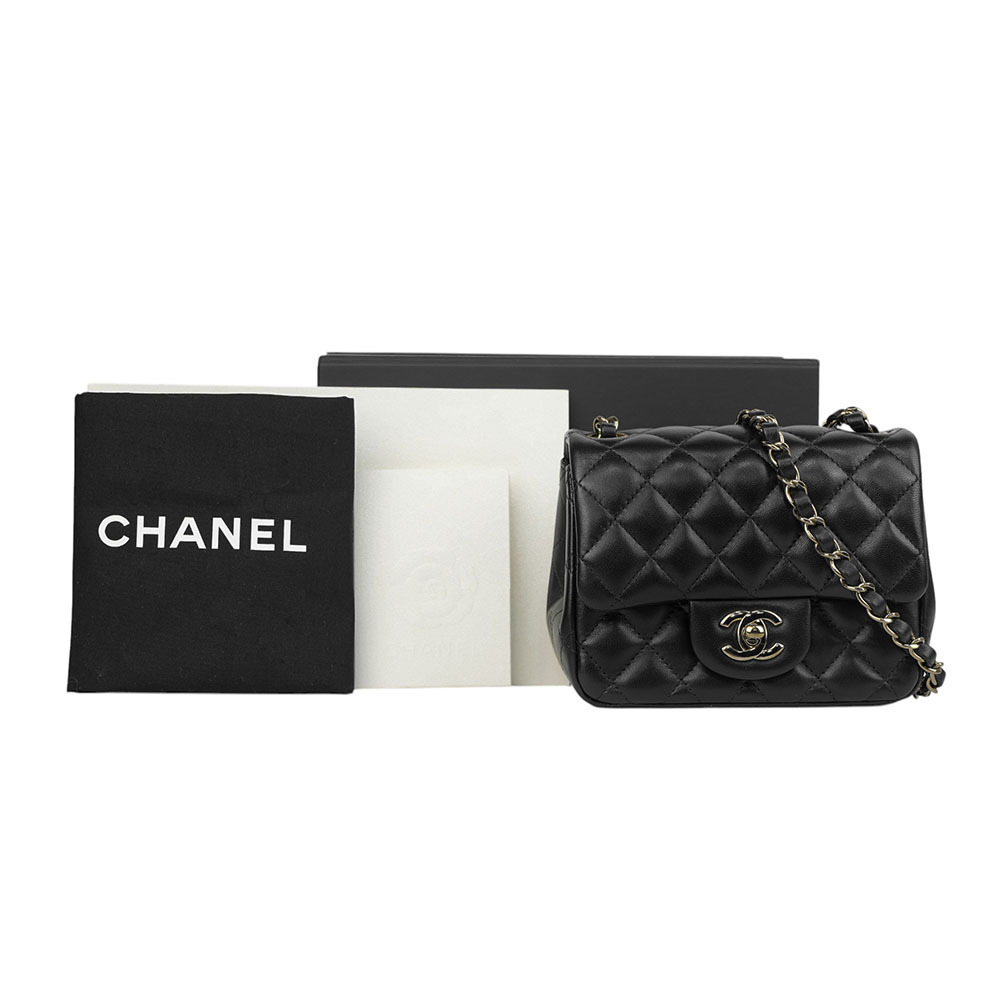 【CHANEL】金色CC Logo 菱格紋小羊皮迷你口蓋包/方胖包(黑色)A35200 Y04059 94305