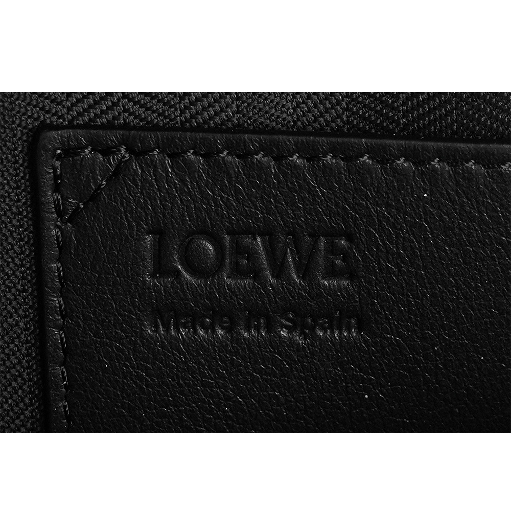 【LOEWE】Logo 壓印緞面小牛皮直式斜背包(黑色)C565S59X03 1100