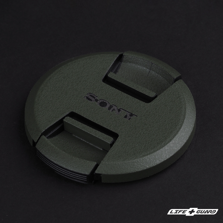 Sony FE 16mm G 鏡頭蓋貼膜展示圖，LIFE+GUARD 綠色砂紋風格