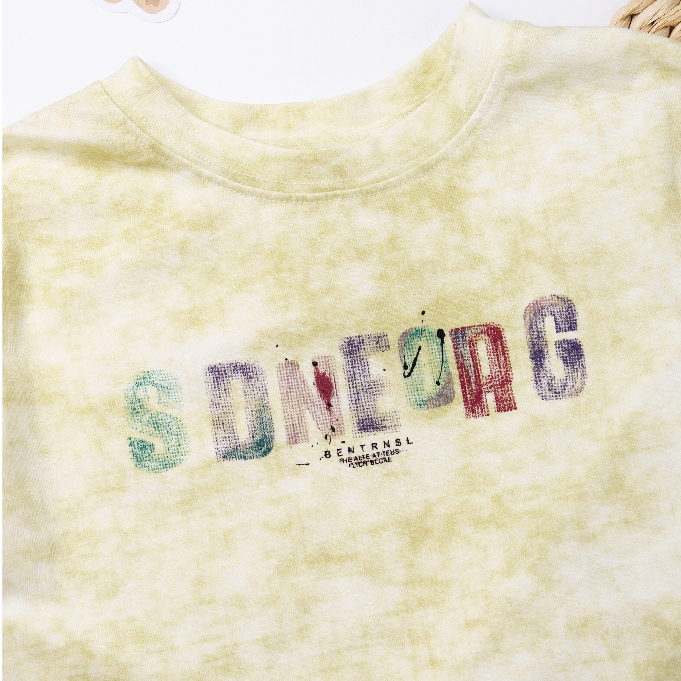 【H50100】藝術斑駁英字渲染上衣/短T