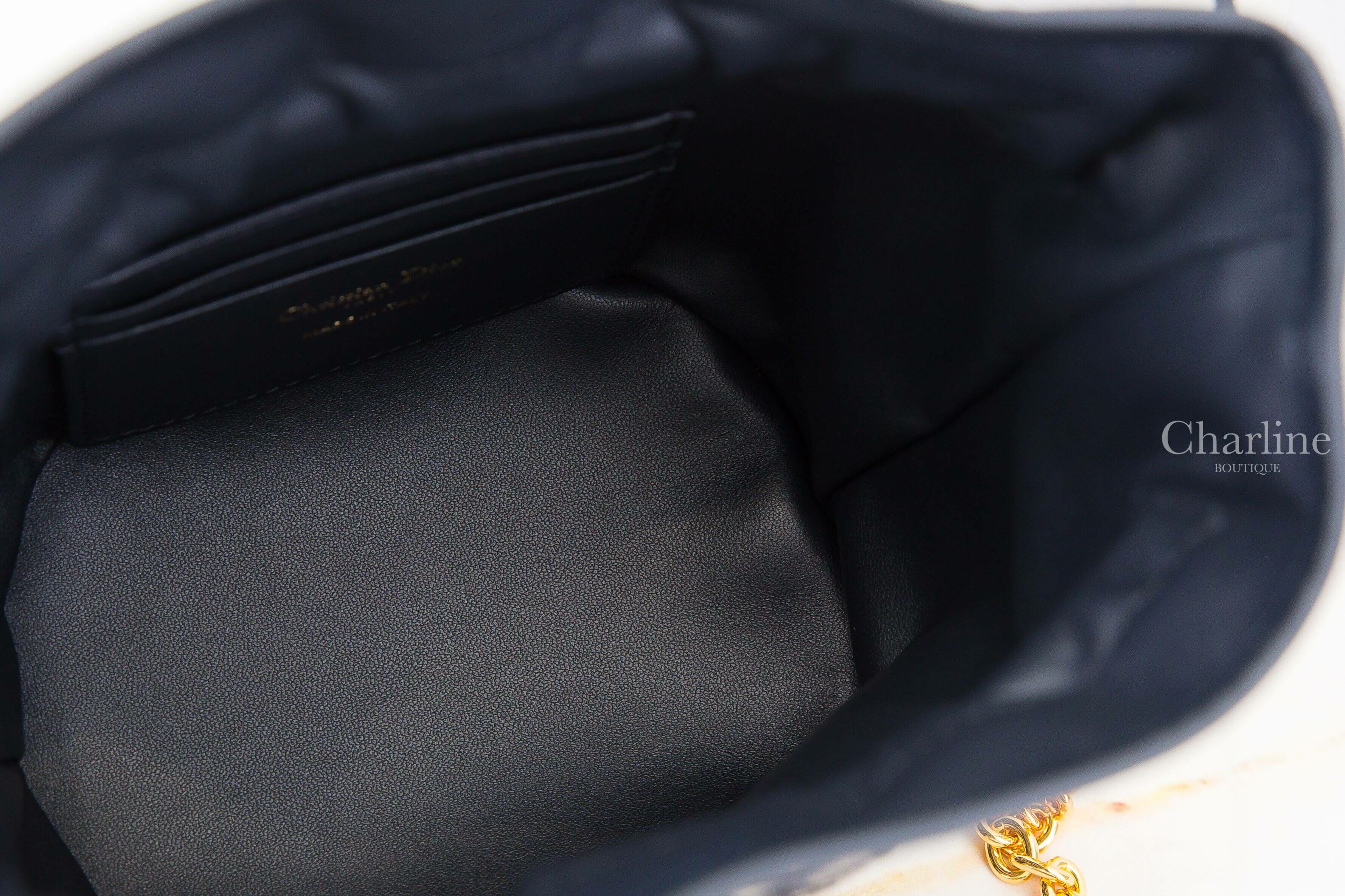 Dior 30 Montaigne Mini Bucket Bag With Drawstring 深藍色復古老花金色CD蒙田金鍊帶帆布小牛皮迷你束口肩背水桶包-Charline Boutique 精品代購
