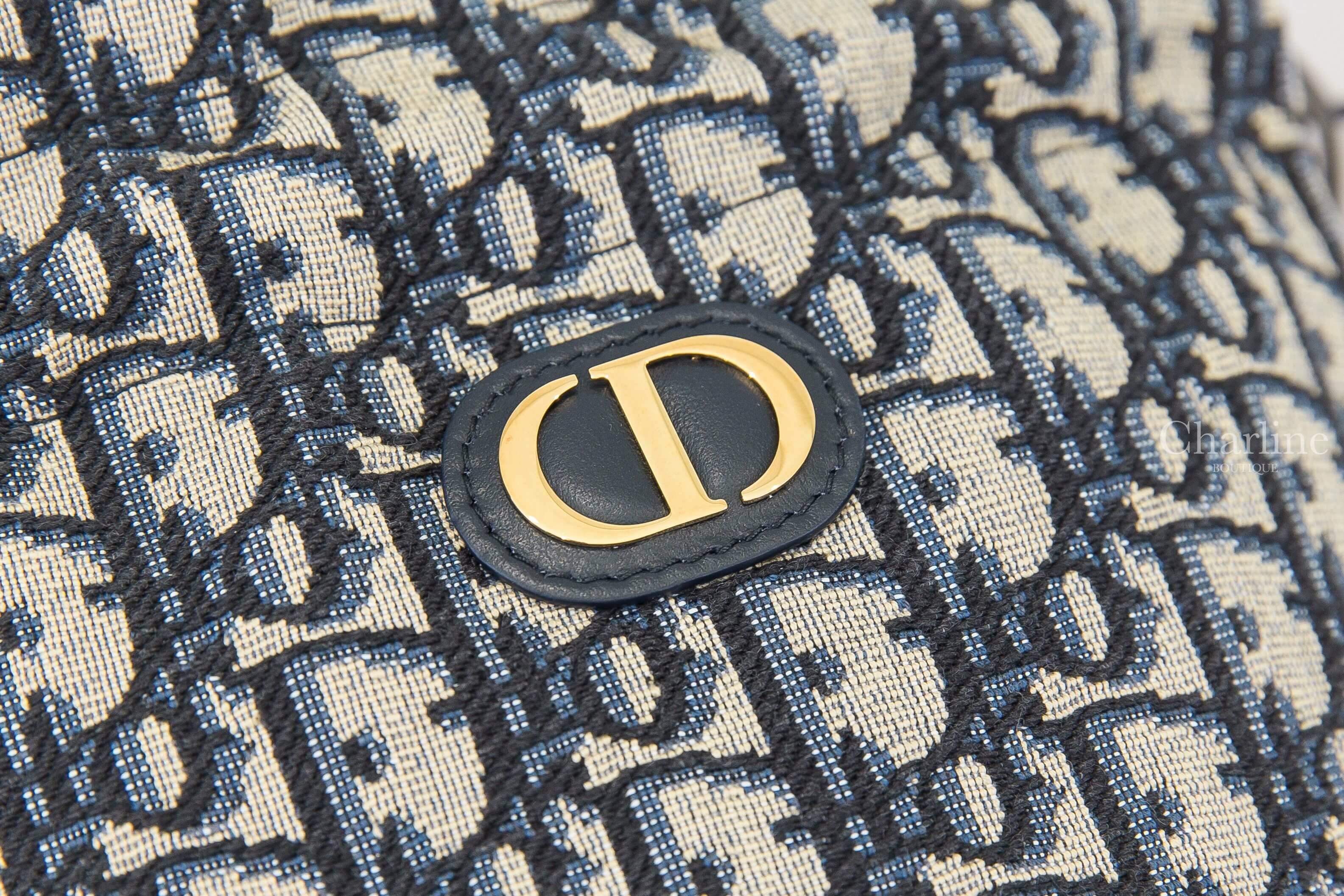 Dior 30 Montaigne Mini Bucket Bag With Drawstring 深藍色復古老花金色CD蒙田金鍊帶帆布小牛皮迷你束口肩背水桶包