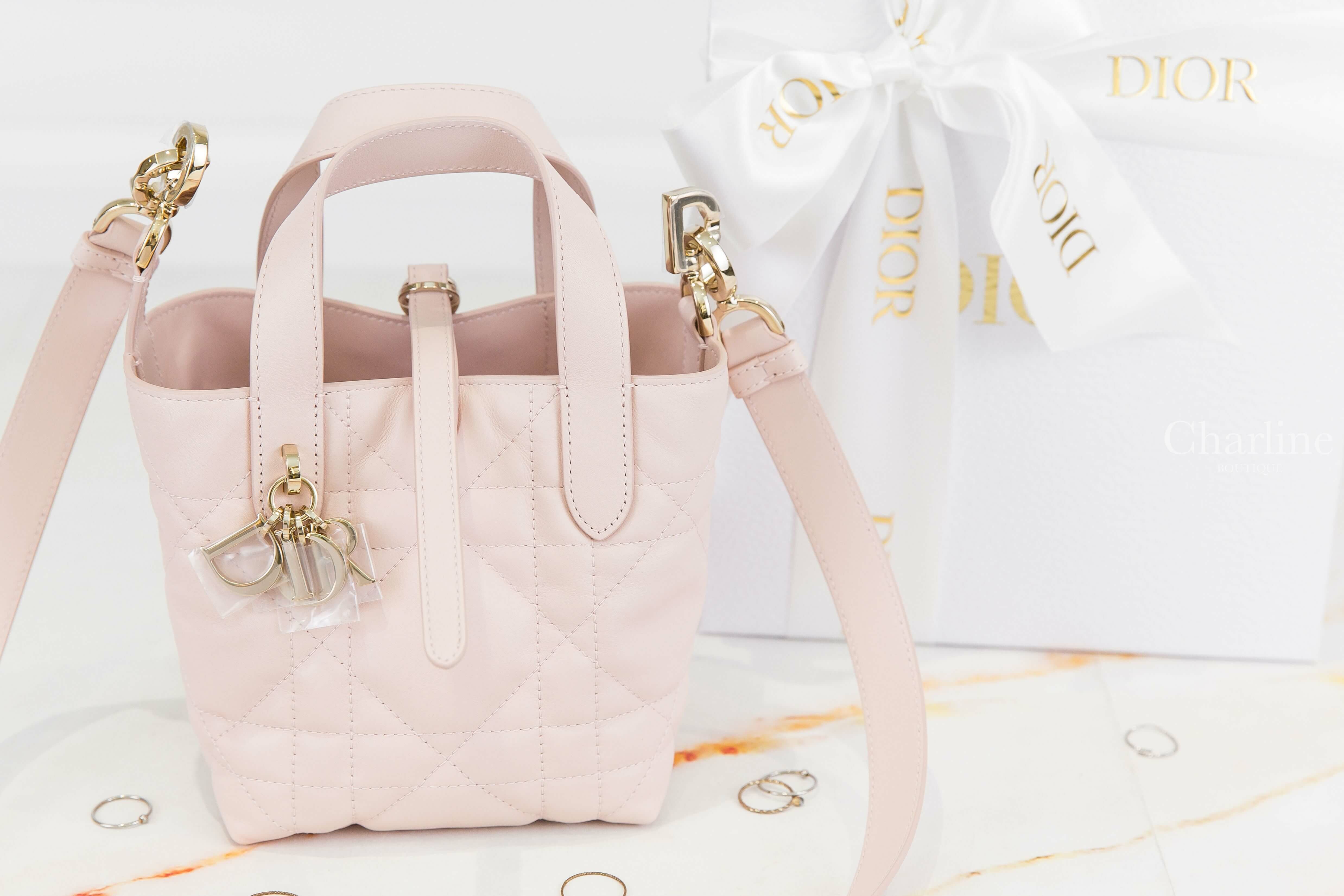 Dior Dior Toujours Vertical Nano Tote Bag 淡粉色金釦小牛皮藤格紋直式超迷你型手提肩背托特包-Charline Boutique 精品代購