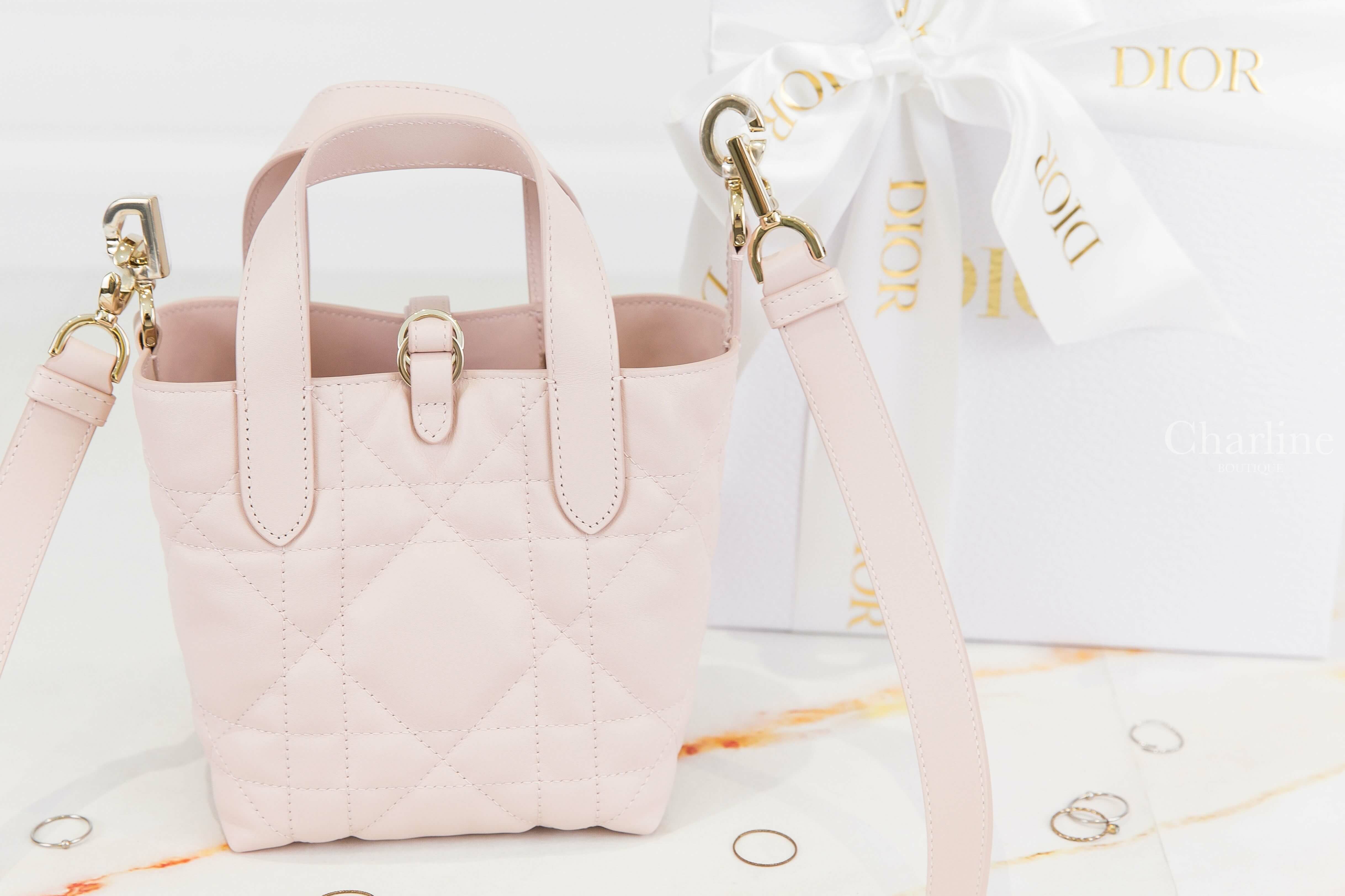 Dior Dior Toujours Vertical Nano Tote Bag 淡粉色金釦小牛皮藤格紋直式超迷你型手提肩背托特包-Charline Boutique 精品代購
