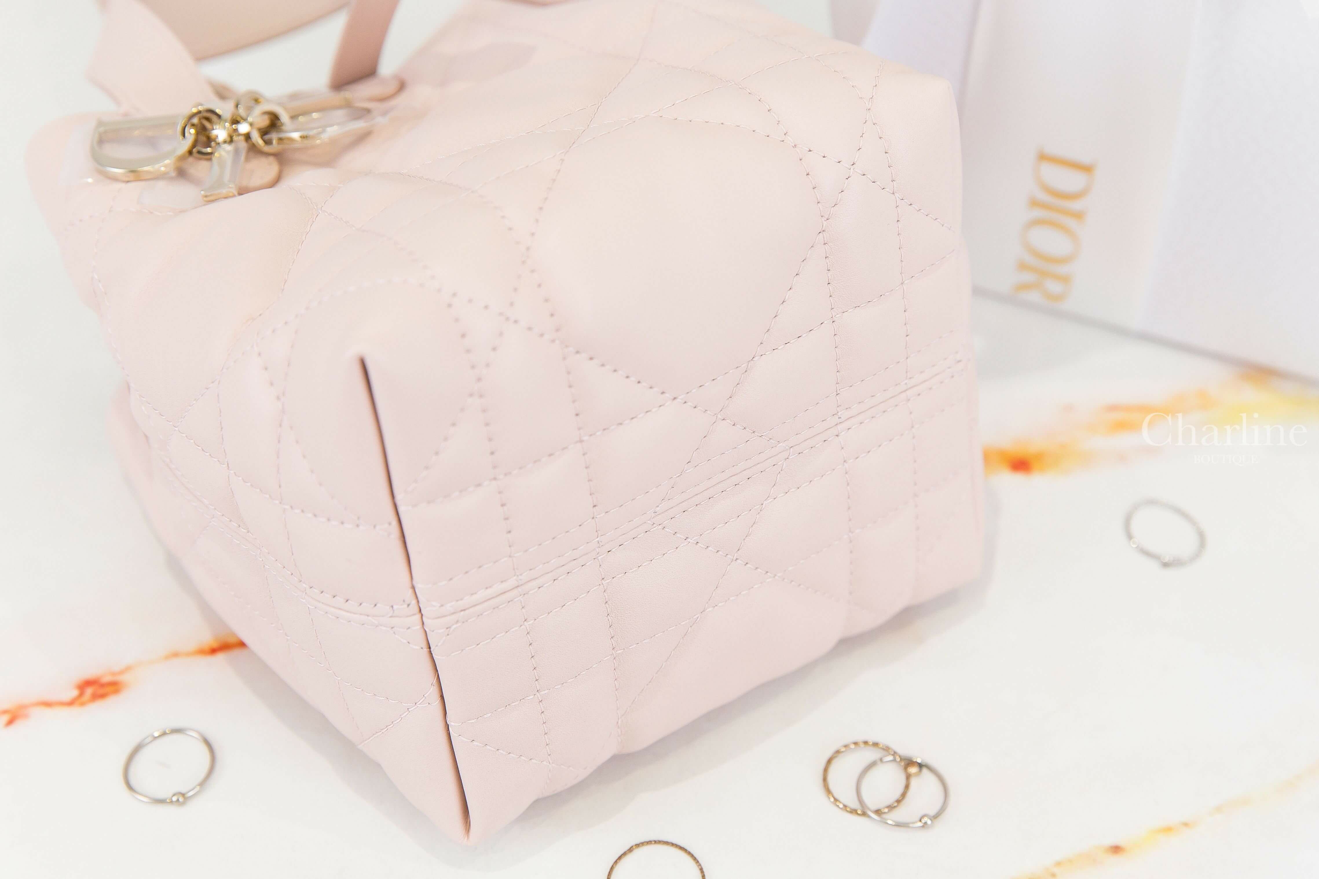 Dior Dior Toujours Vertical Nano Tote Bag 淡粉色金釦小牛皮藤格紋直式超迷你型手提肩背托特包-Charline Boutique 精品代購