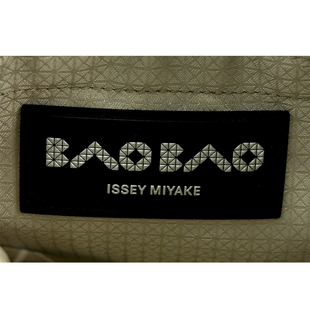 【ISSEY MIYAKE三宅一生】BAO BAO Prism Plus 5X4 霧面迷你手提包(米灰色)AG511 41
