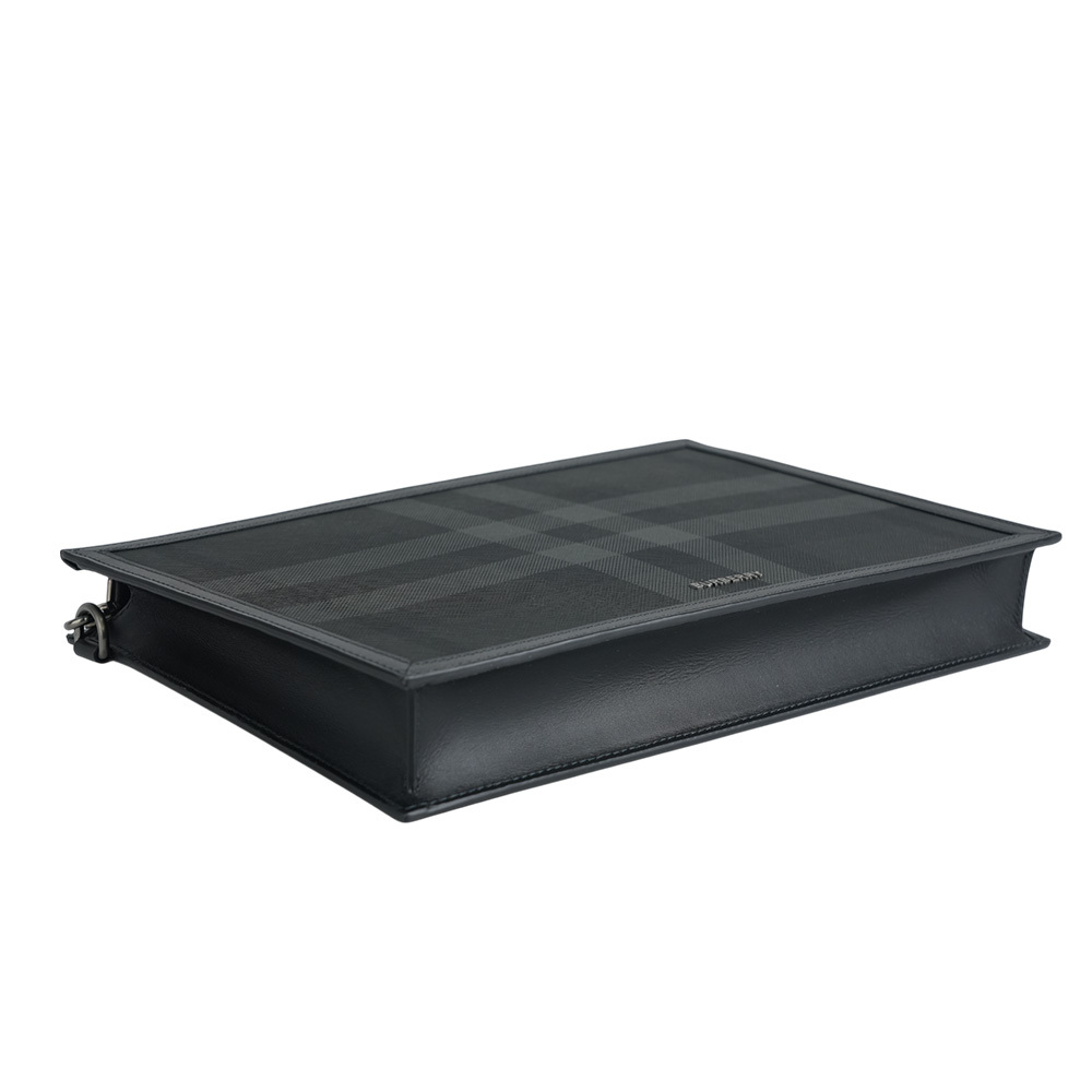 【BURBERRY】格紋塗層帆布附可拆提把手拿包(炭灰色)8070205