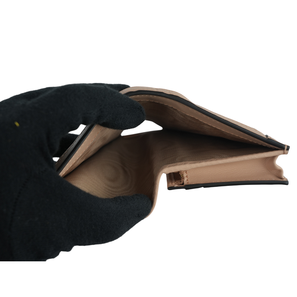 【GUCCI】GG Logo 縫線設計二折卡片小短夾(灰粉色)723786 UM8IG 5931