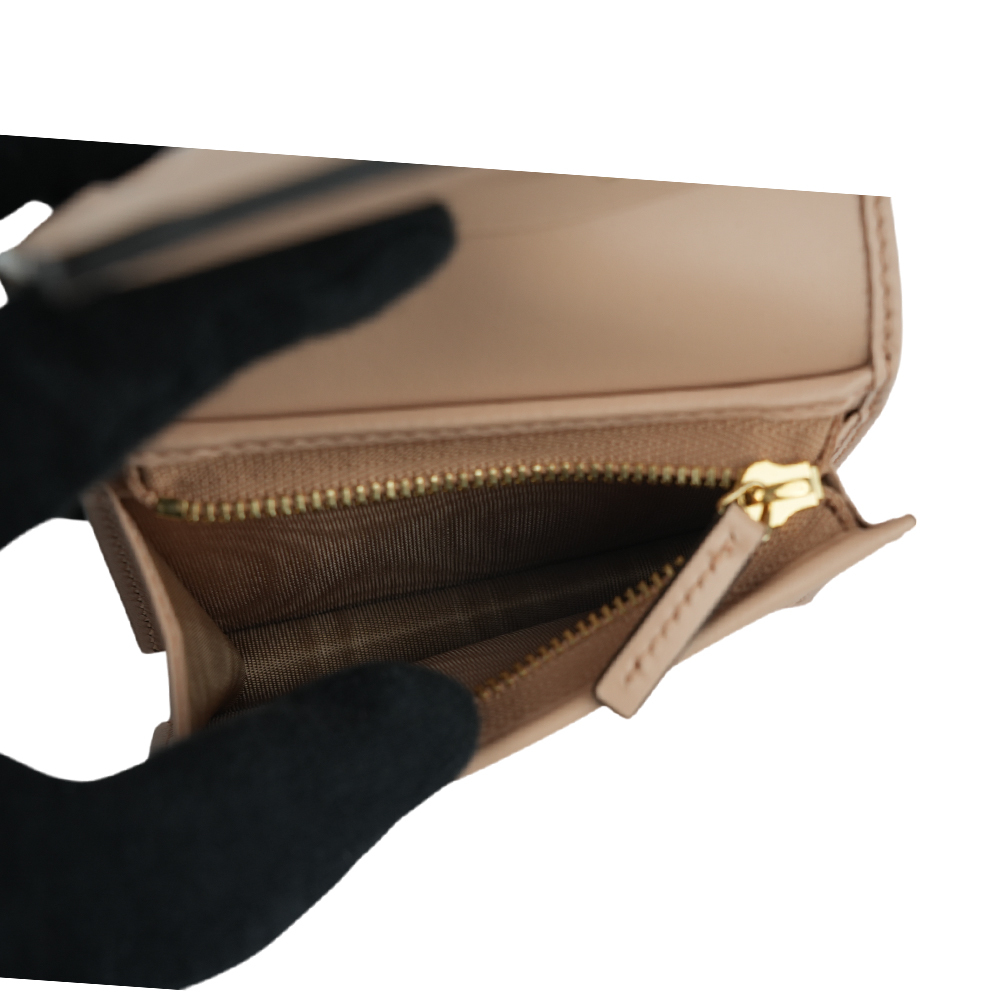 【GUCCI】GG Logo 縫線設計二折卡片小短夾(灰粉色)723786 UM8IG 5931