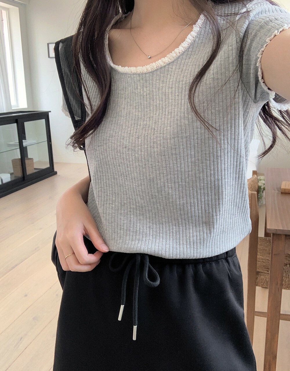 韓國grace muse授權 輕柔蔓延可愛蕾絲滾邊壓紋上衣