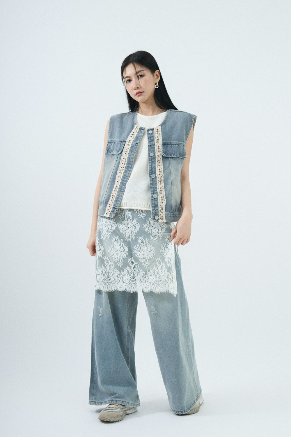 SS25_0122（背心外套＋上衣＋牛仔褲）