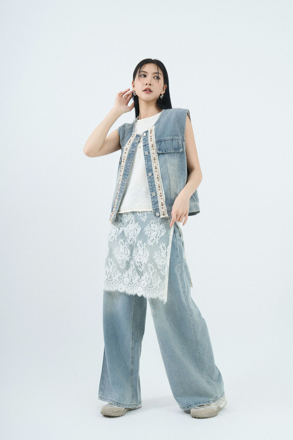 SS25_0122（背心外套＋上衣＋牛仔褲）