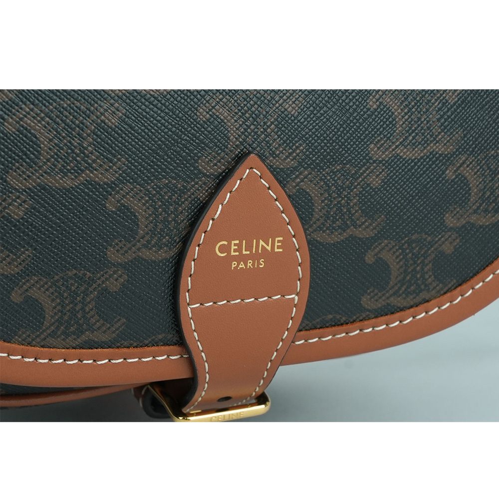 【CELINE】Folco Triomphe帆布小牛皮飾邊釦式馬鞍包(焦糖色)191502BZJ.04LU