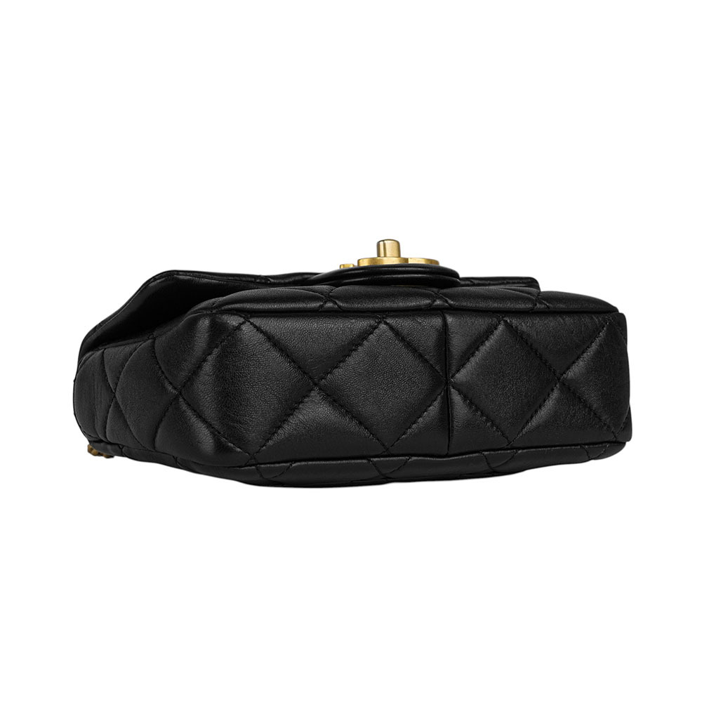 【CHANEL】琺瑯CC Logo 及吊飾小羊皮迷你翻蓋包(黑色)AS3113 B07634 94305