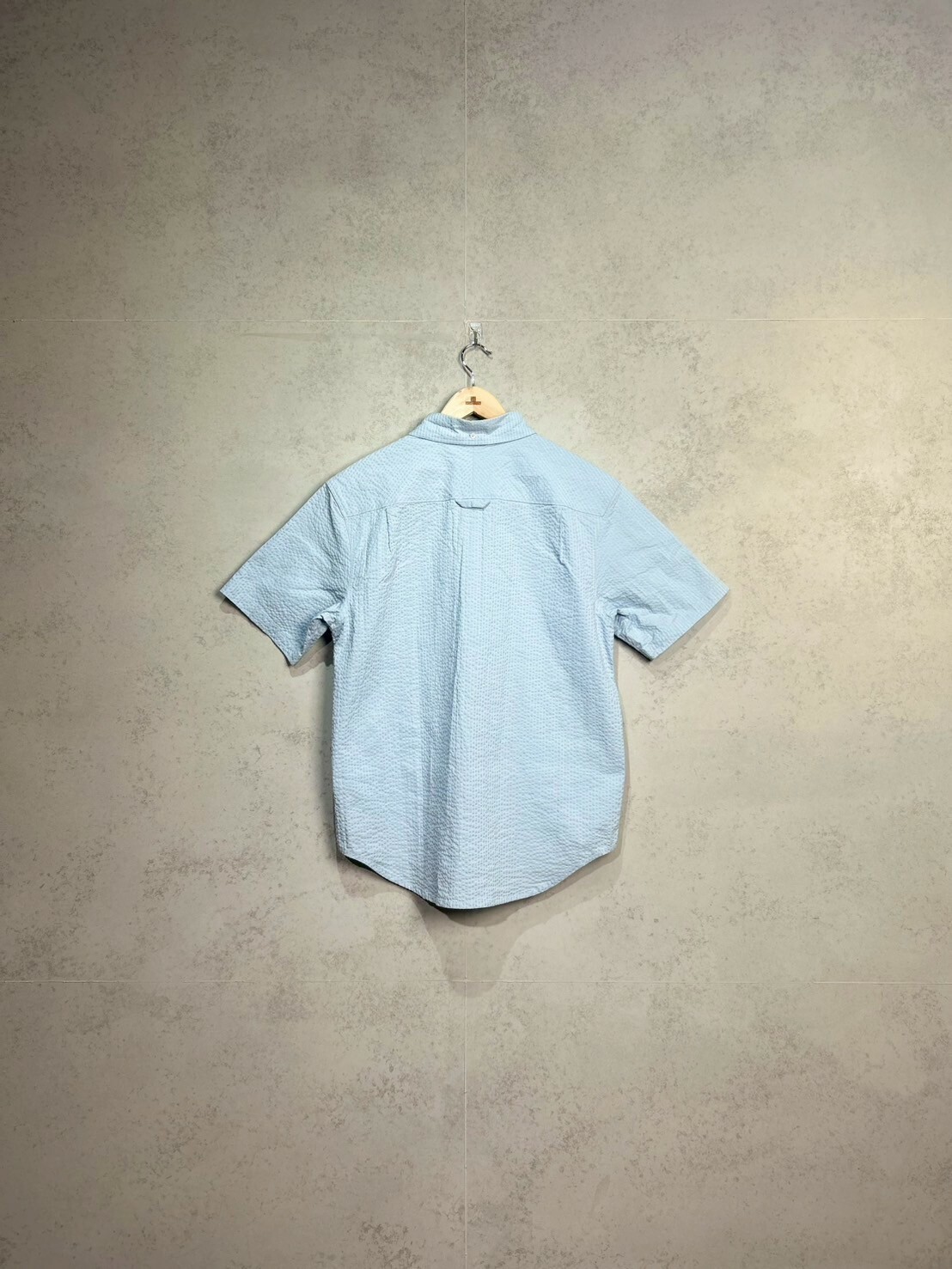 Nike Short-Sleeve Seersucker Button-Down Shirt SIZE S