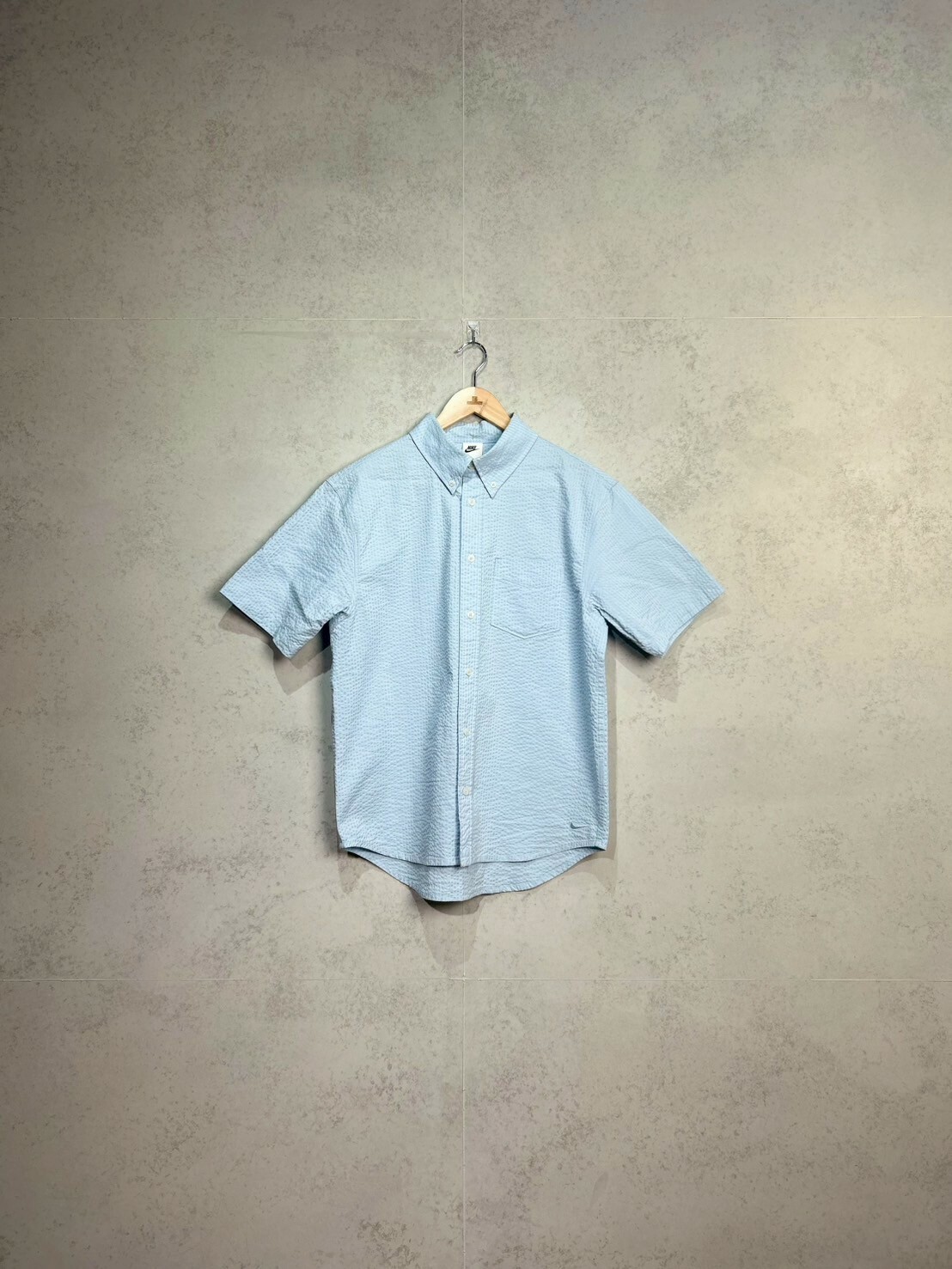 Nike Short-Sleeve Seersucker Button-Down Shirt SIZE S