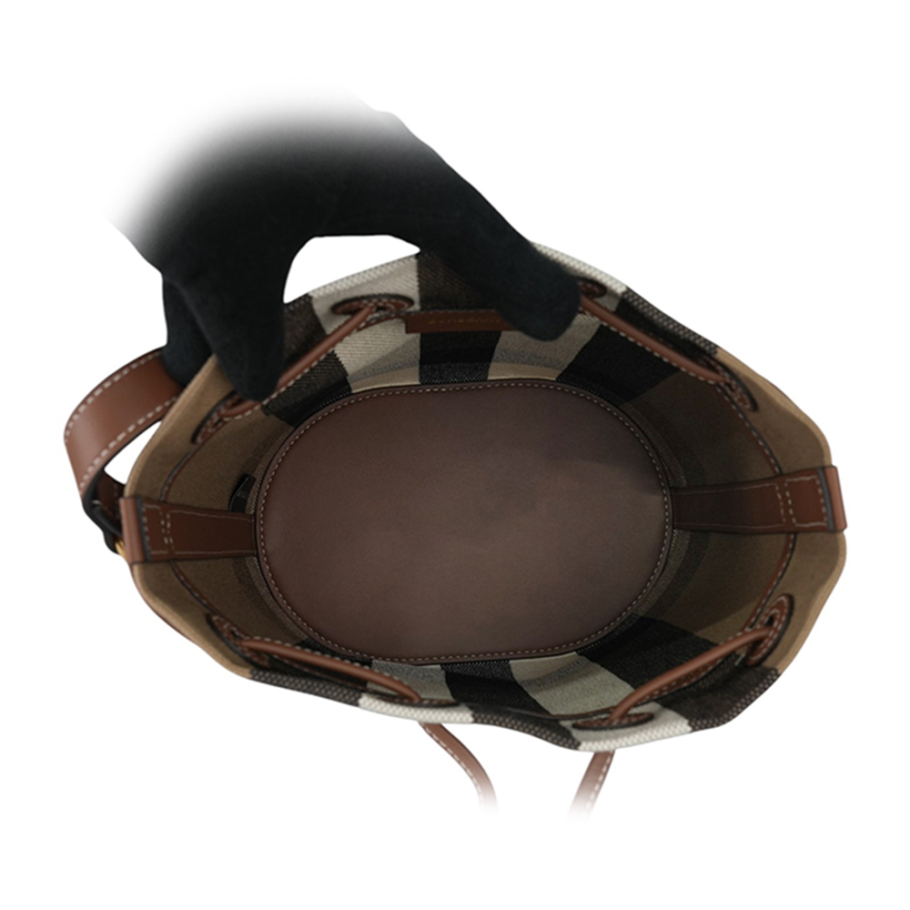 【BURBERRY】格紋棉質帆布及牛皮小款束口水桶包(灰褐色/棕色) 80840451