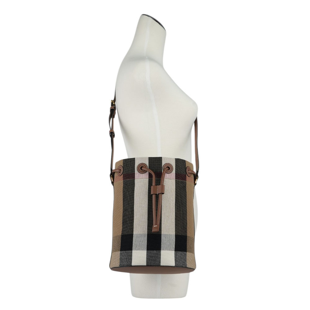 【BURBERRY】格紋棉質帆布及牛皮小款束口水桶包(灰褐色/棕色) 80840451