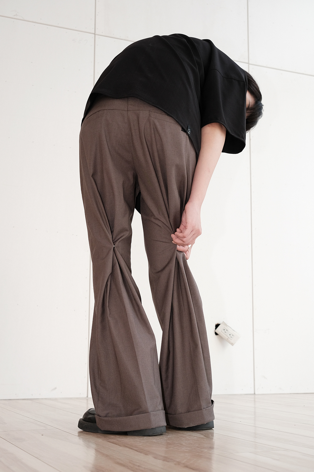 NURARI 西裝長褲 後膝變圍設計 透氣  黑/深暖灰 25 S/S 25+ Civ. Classic slacks TF.