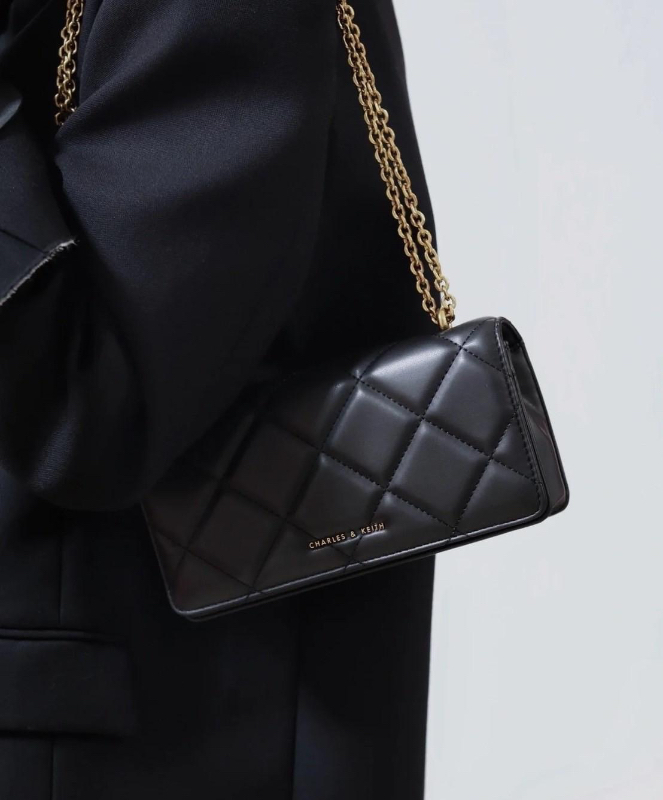 CHARLES & KEITH Paffuto 菱格鍊條側背包｜送Philips 飛利浦電動牙刷組