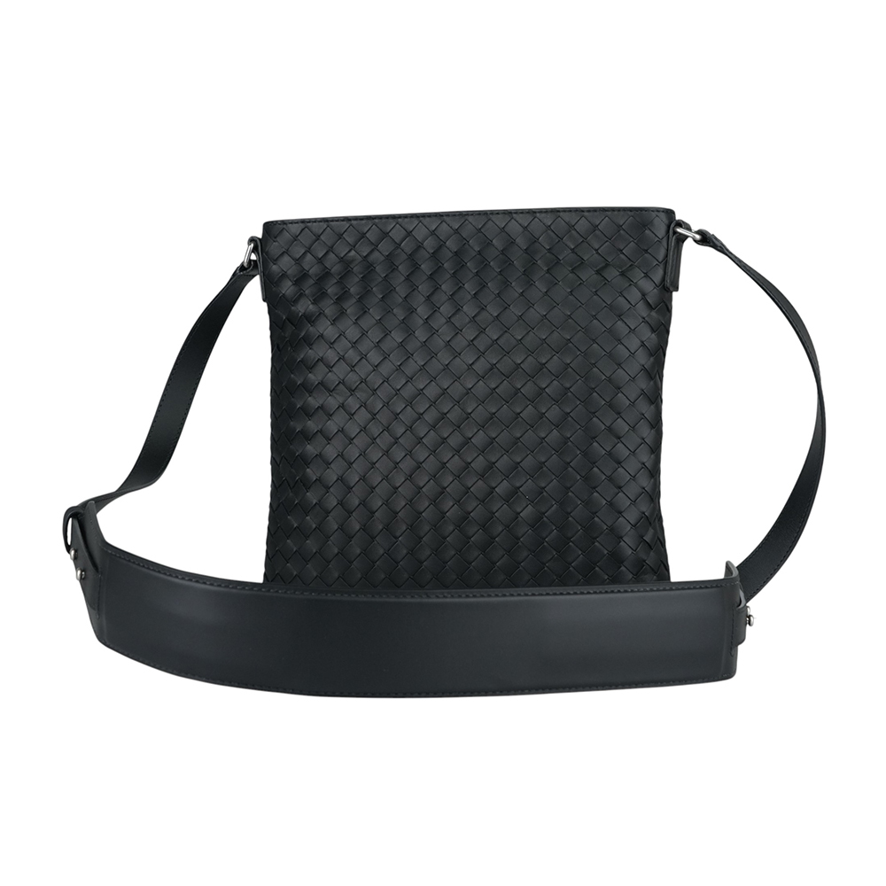 【BOTTEGA VENETA】小牛皮編織寬背帶斜背包(黑色) 577534 V4651 8803