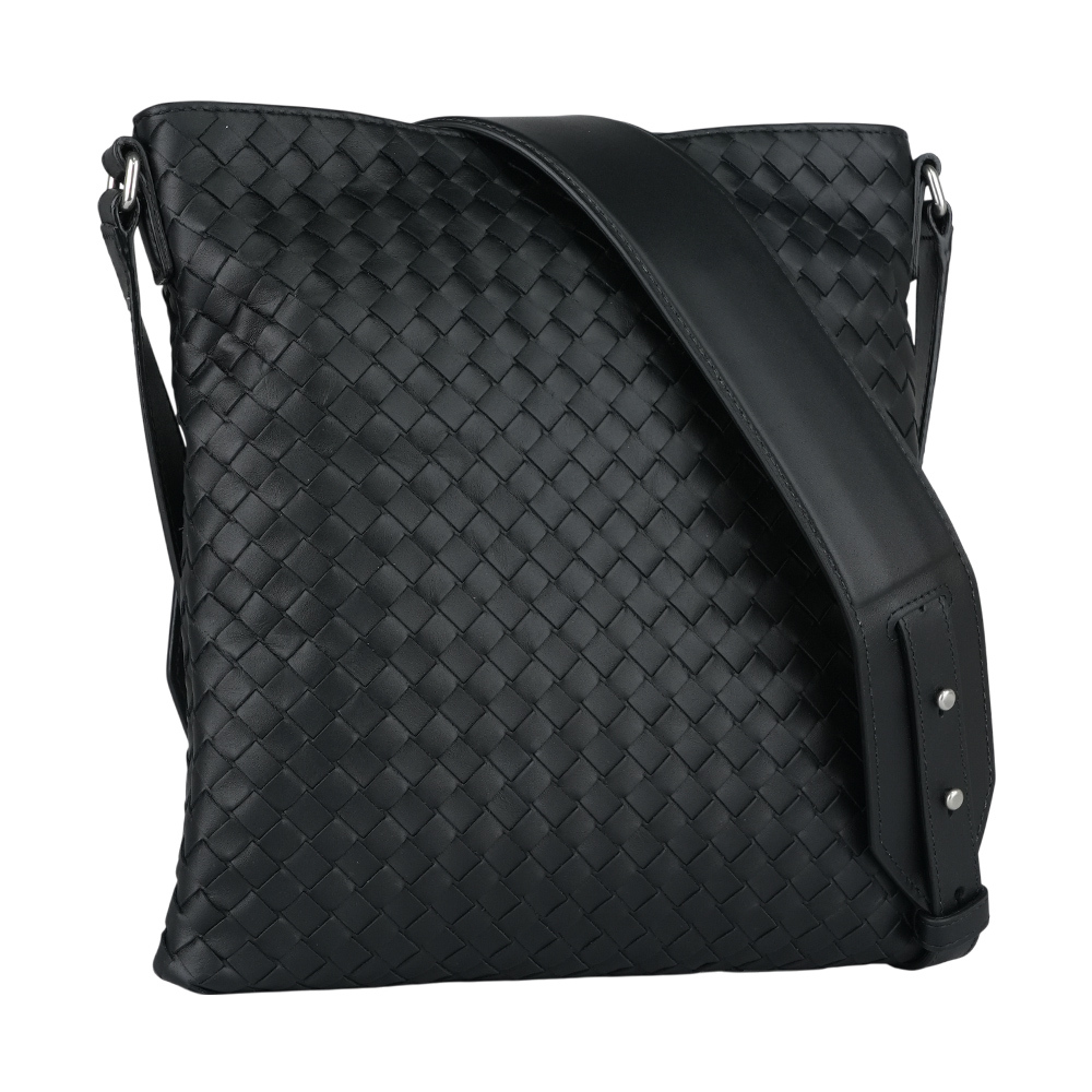 【BOTTEGA VENETA】小牛皮編織寬背帶斜背包(黑色) 577534 V4651 8803