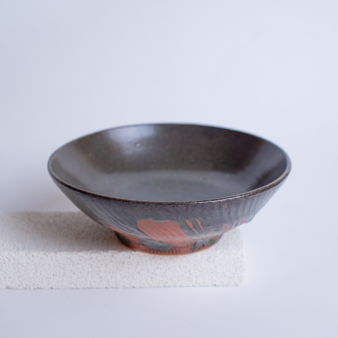 焙茶色刻紋深盤