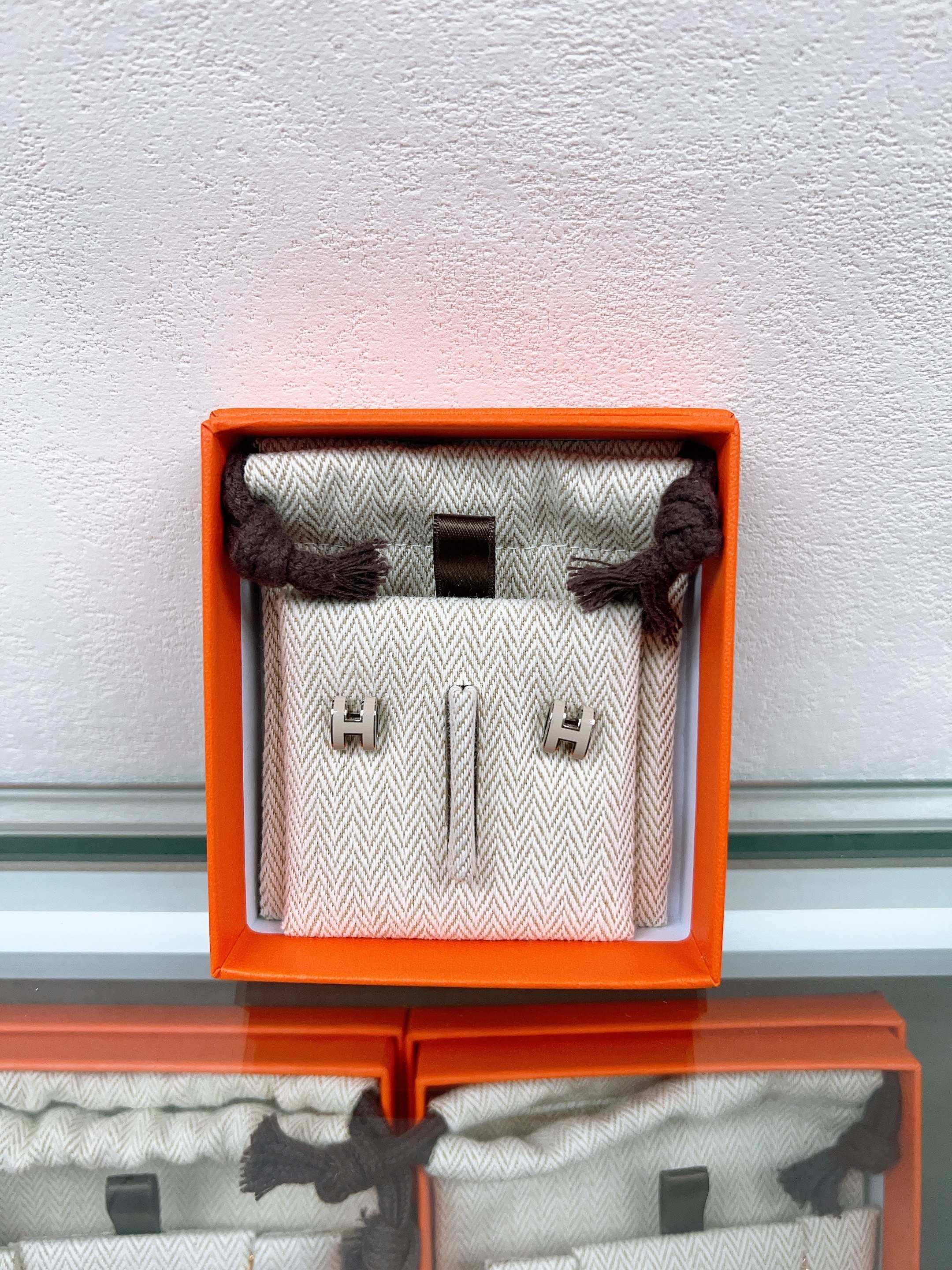 *Unused* Hermes mini pop h earrings (marron glace/ silver)