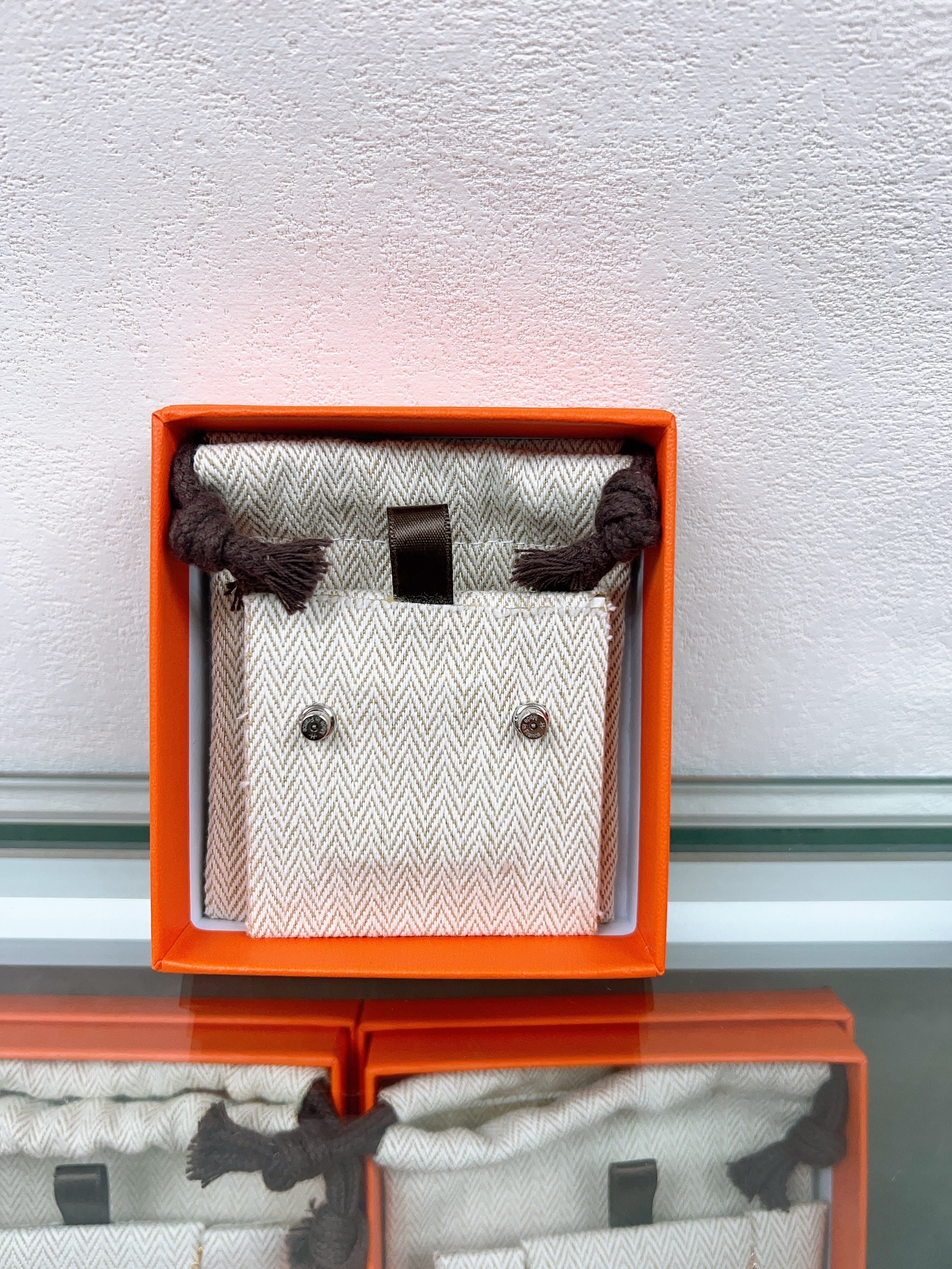 *Unused* Hermes mini pop h earrings (marron glace/ silver)