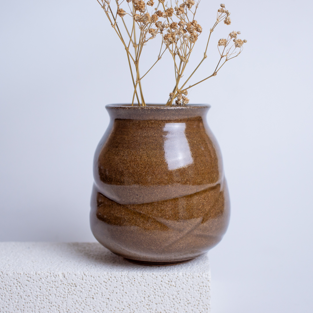 咖啡棕紋路花瓶