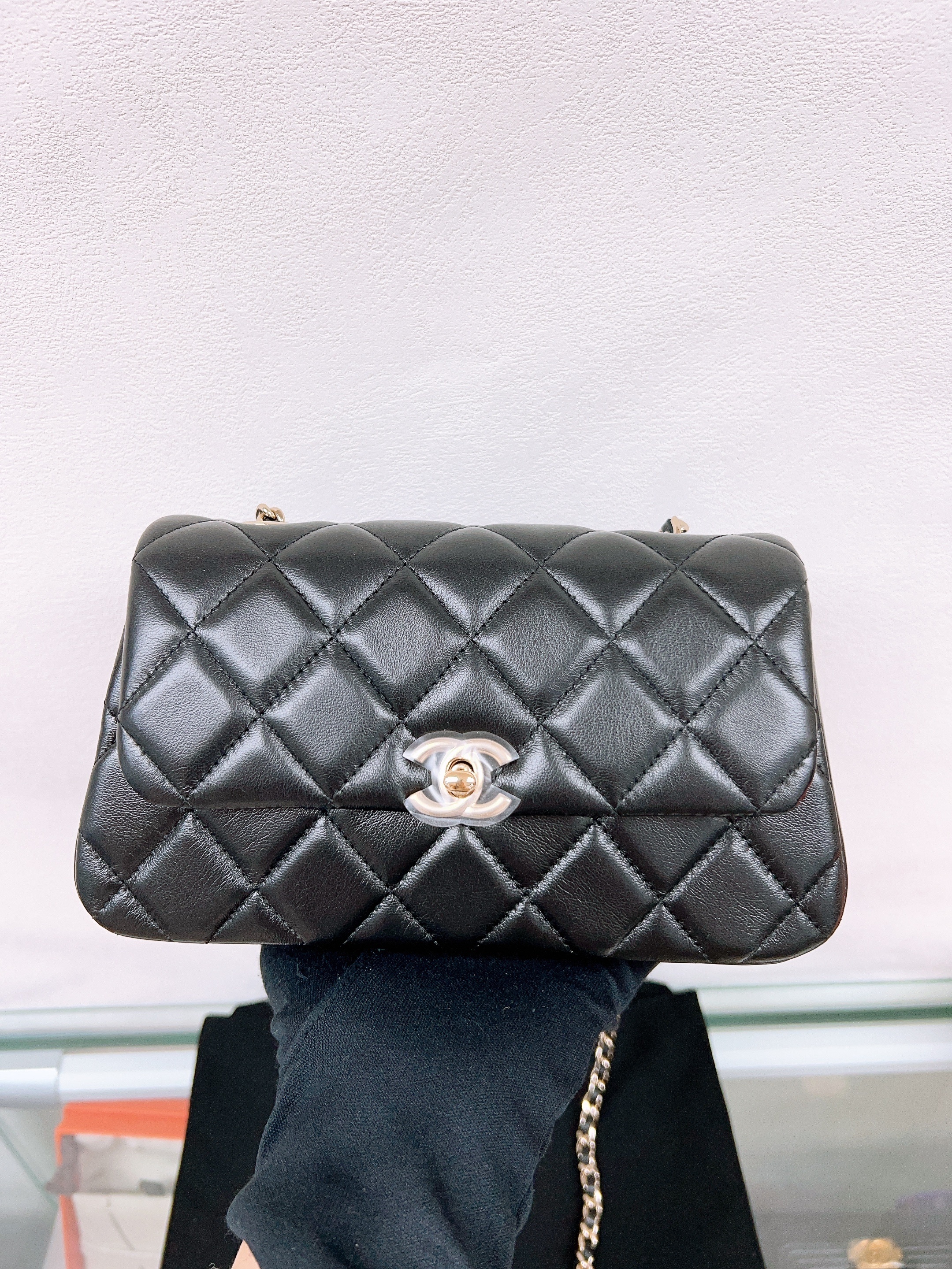 *Unused* Chanel 25s mini flap bag / mini cf (black lambskin/ GHW)