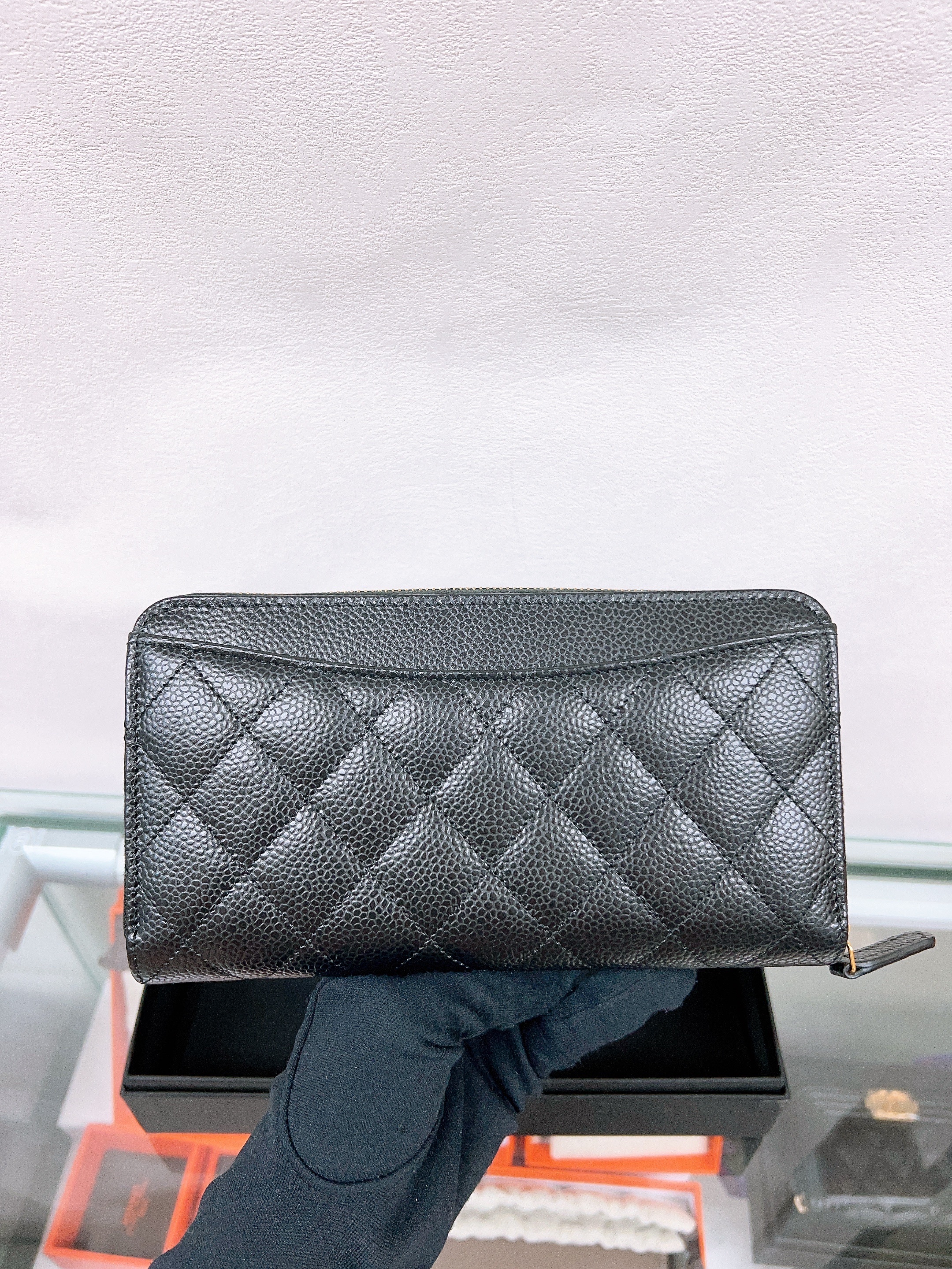 *Unused* Chanel zipped long wallet (black caviar/ GHW)